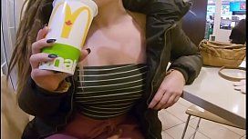 Comendo a Novinha No Mc Donalds - Xnovinhas10