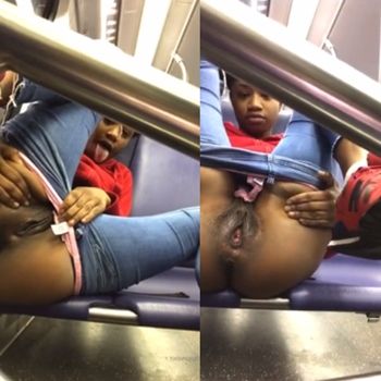 Novinha mostrando a buceta pra desconhecido no metrô