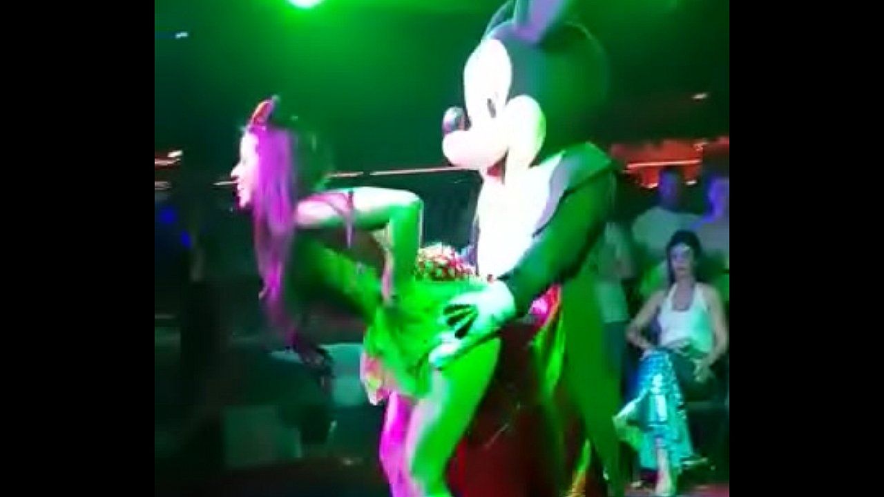 Mickey mouse metendo na minnie para maiores