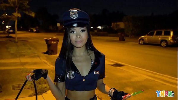 Asian Teen Vina Sky fodida no Halloween.