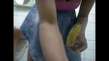 Fazendo a banana de pica no rabo