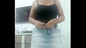 Deliciosa coroa se tocando gostoso