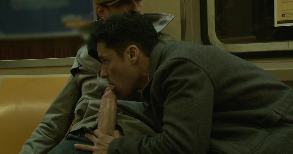 Rafael Alencar mamando no metrô