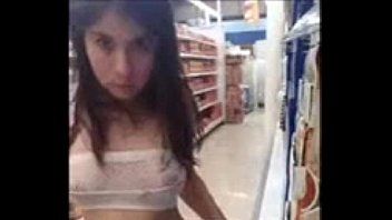 Novinha no supermercado aprontando