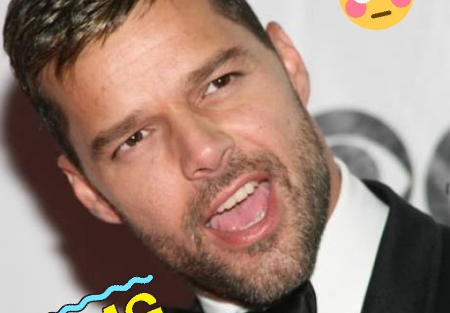 Ricky Martin mostra pelos em parte do corpo ao mostrar tatuagem