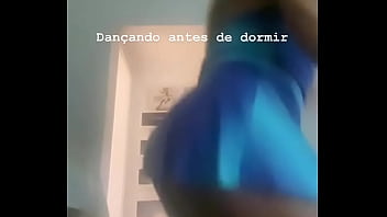 Loira Rabuda Exibindo Sua Bunda Enorme