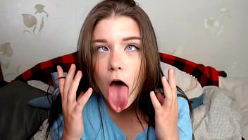 garota estranha ahegao