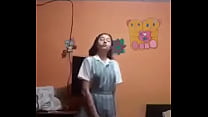 Colegiala bailando desnuda