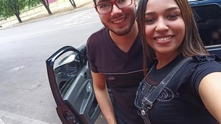 Foi passear com o amigo e chifrou o trouxa do namorado