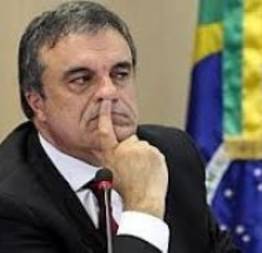 Nem o ministro da Justiça cumpriria pena numa prisão brasileira