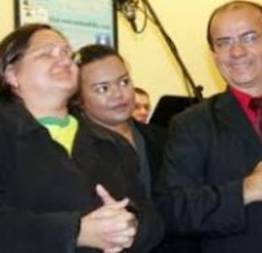 Pastor brasileiro “abre portas” de igreja após massacre de Newtown