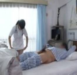 Enfermeira aproveita do paciente