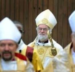 Igreja da Inglaterra permite ordenação de bispos gays unidos civilmente