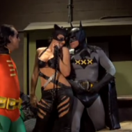 Batman e Robin comendo a mulher-gato.