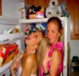 Garotas quentes e engraçadas na geladeira (63 fotos)