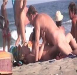 Os melhores vídeos de sexo em público nas praias de nudismo
