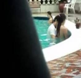 Casal flagrado na piscina do clube