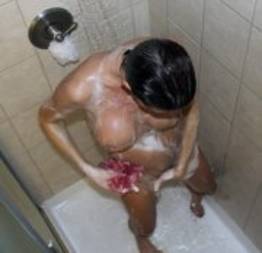 Flagra de novinhas peladas tomando banho