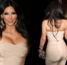 Kim kardashian mostra o seu famoso bumbum