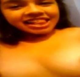 Novinha safada compartilhou vídeo porno no watsapp