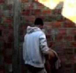 Novinha evangelica dando na favela atrás do muro