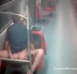 Caiu na net com casal fazendo sexo no metro