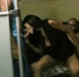 Flagra de sexo no ônibus com morena cavala