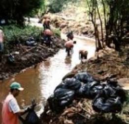 Prefeitura está limpando o rio capibaribe