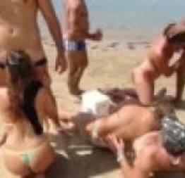 Swing com mulheres brasileiras transando na praia