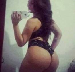 Caiu na net mostrando o rabo pra amiga