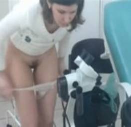 Novinha filmada sem saber no ginecologista