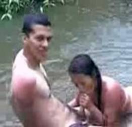 Novinha safada metendo no rio