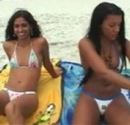 Novinhas cariocas procurando putaria na praia