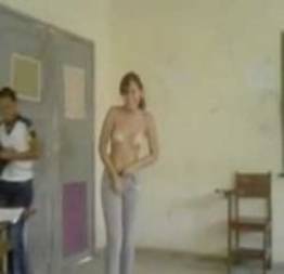 Video amador novinha pelada na escola