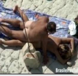 Casal metendo na praia