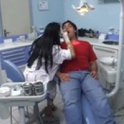 Dentista dando o cú no consultório