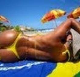 Gringo mostras as belas bundas da praias brasileiras