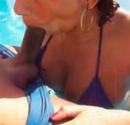 Vanessa chupando a piroca na piscina
