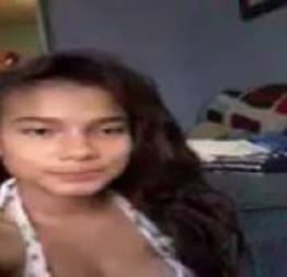 Novinha se exibindo com vergonha na webcam