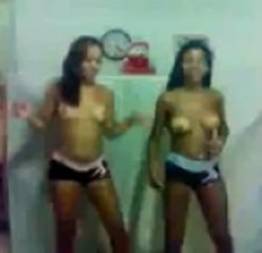  Novinhas do whatsapp dançando peladas
