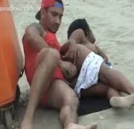 Casal de irmãos flagrados fodendo na praia