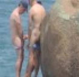 gays trocando boquete em um praia do Rio de janeiro