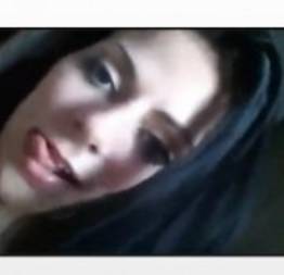 Morena linda falando putaria e tocando siririca no video do zap
