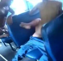 Novinha fodendo com a galera no ônibus