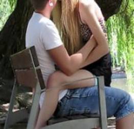 Casal novinho filmado no banco do park