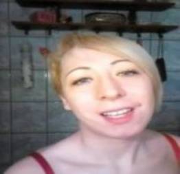 Ingrid não aguentou e se masturbou na webcam