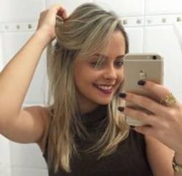 Marcella Loirinha de Uberlandia MG tirou foto pro namorado e caiu no whatsapp