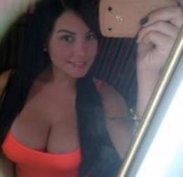 Morena fez sexo em frente webcam, caiu na net