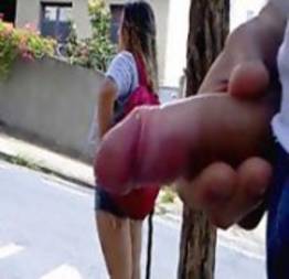 Porno brasileiro punheta pras gostosas no ponto de onibus