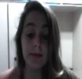 Nerd novinha apareceu pela primeira vez na webcam